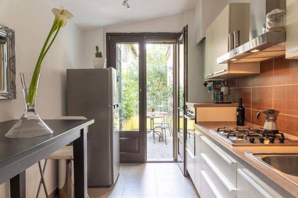 Life Is Beautiful Design Loft Navigli Romolo, Netflix, Wifi, Ac And Street Parking Apartamento Milão Exterior foto