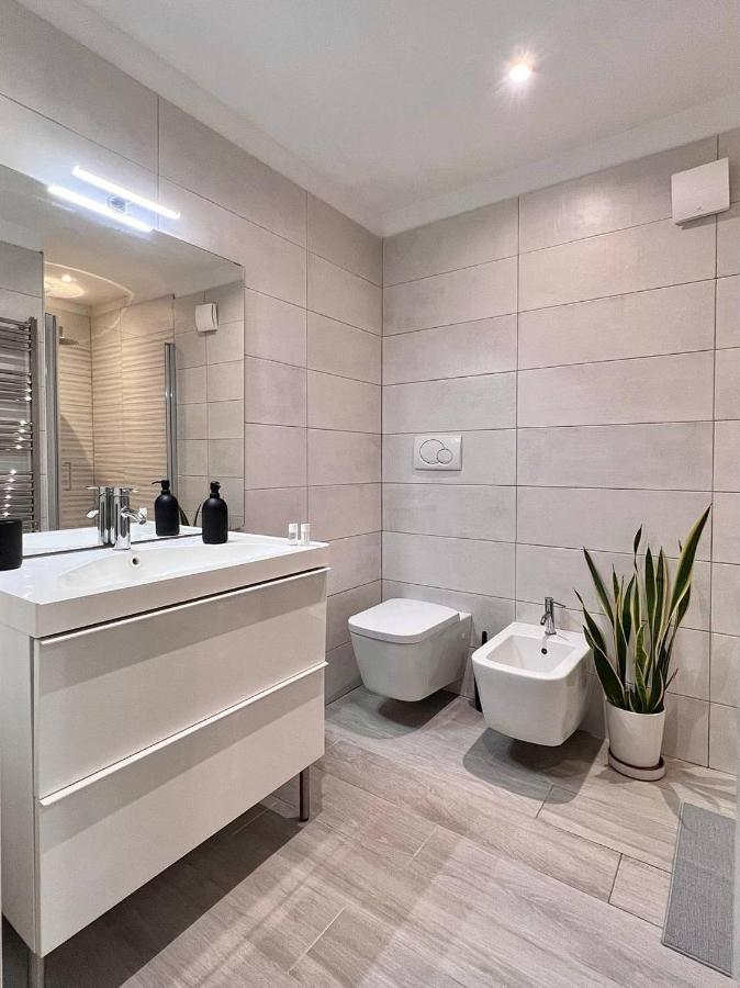 Life Is Beautiful Design Loft Navigli Romolo, Netflix, Wifi, Ac And Street Parking Apartamento Milão Exterior foto